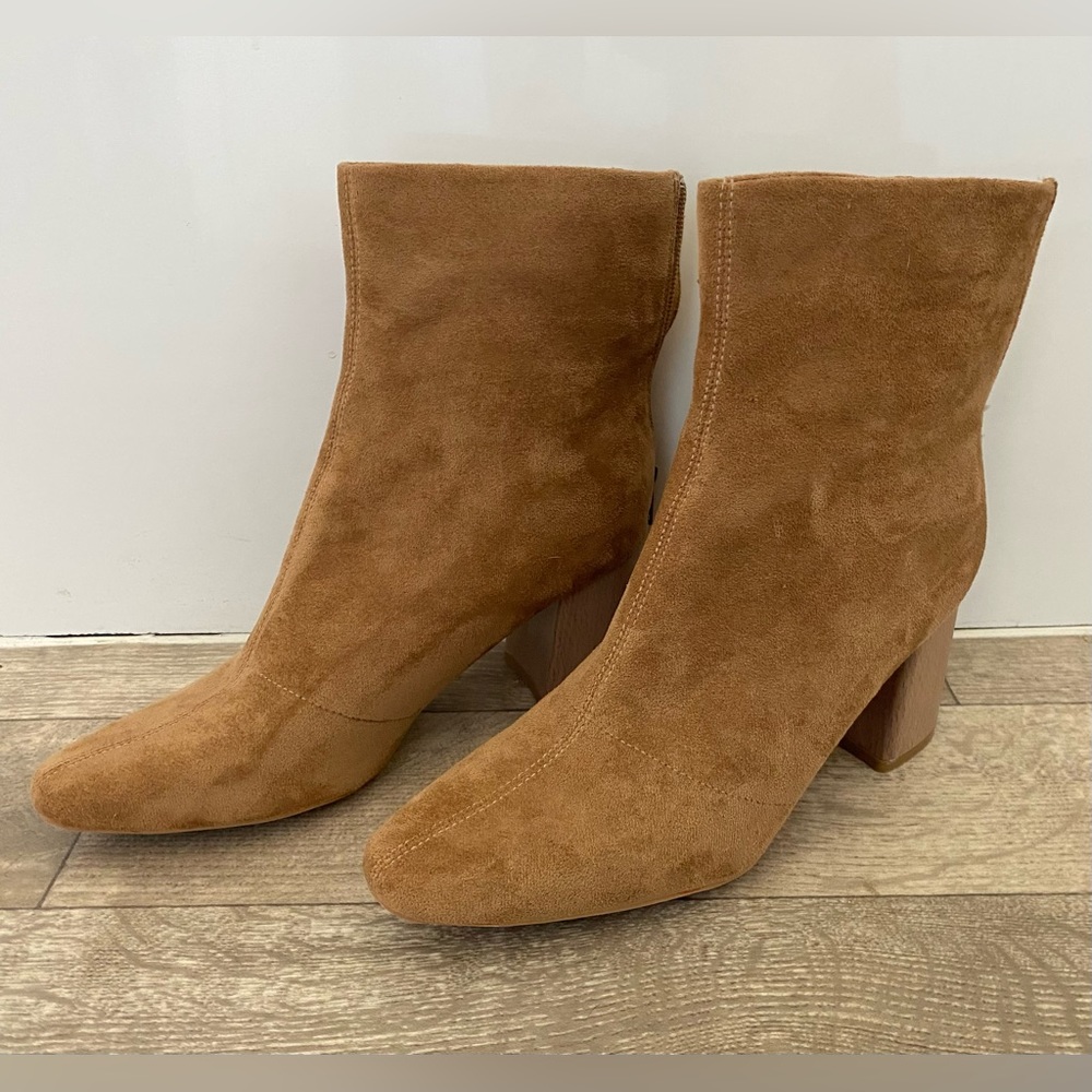 Vici Oasis Society Ankle Camel Soft Heeled Booties S. 8